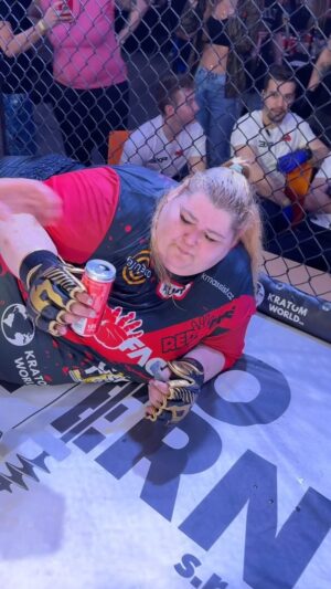 Regina Labajová Instagram - DROBĚNKA…
⚠️ PPV v prodeji za 249 CZK - link v bio!

#mma #zapasy #zapas #influencer #souboj #box #praha #prague #redface