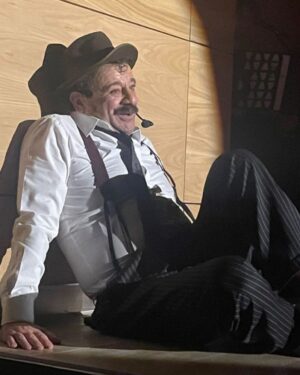 Reha Özcan Instagram - “Bir yer var biliyorum, her şeyi söylemek mümkün!!!!”
Orası sahne üzeridir, bir resmin içindedir, heykel kıvrımında, belki filmin bir sekansında, bir romanın kahramındadır onu söyleme lüksü…
Bir de söyleyenin anlatamadıkları ve anlatmadıkları.
En çok söyleyemediklerimiz vedaya yaklaştırıyor. Söyleyin mıutlaka… Ben de…
Foto: @berkbasara