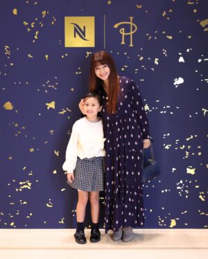 Reika Hashimoto Instagram - ピエール・エルメ・パリとのコラボレーションを記念し、ネスプレッソ×ピエール・エルメ・パリ ポップアップカフェを11月10日（木）から11月23日（水・祝）までの間、期間限定にて東京ミッドタウン アトリウムにオープンすると言うことで！
娘とお邪魔してきました❤️

至福のペアリングを無料でご体験いただけるそうなので、この機会に是非🫶🏼

@nespresso.jp 
@pierrehermejpofficial 
#nespresso
#ネスプレッソ
#心がきらめくコーヒー時間