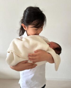 Reika Hashimoto Instagram - Happy Mother’s Day 🌹

偉大な母達に尊敬💐
成長させてくれている子供達に感謝です🩷