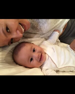 Reika Hashimoto Instagram - Happy Mother’s Day 🌹

偉大な母達に尊敬💐
成長させてくれている子供達に感謝です🩷