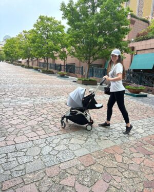 Reika Hashimoto Instagram - 身軽にお散歩出来るのはやはりバギー
babyzen YOUO2 0 は新生児から使えるので寝ている事が多いこの月齢にぴったり✨✨✨

私のトレーニングがてら可愛いお散歩相手は👶🏻街の匂いや植物を感じながら、新しい刺激と共にこの地球を知る為にお勉強な毎日🍼🧚🏼‍♂️🌿🌏

@babyzenjapan 
#buggy
#babylife 
#newborn 
#お散歩