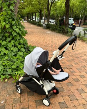 Reika Hashimoto Instagram - 身軽にお散歩出来るのはやはりバギー
babyzen YOUO2 0 は新生児から使えるので寝ている事が多いこの月齢にぴったり✨✨✨

私のトレーニングがてら可愛いお散歩相手は👶🏻街の匂いや植物を感じながら、新しい刺激と共にこの地球を知る為にお勉強な毎日🍼🧚🏼‍♂️🌿🌏

@babyzenjapan 
#buggy
#babylife 
#newborn 
#お散歩