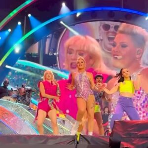 Reina Hidalgo Instagram - LONDON 🇬🇧💂 we are back !! 
Show 2️⃣ 
1 of 2 
#pinksummercarnival2024 #stadiums #tourlife