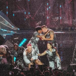 Reina Hidalgo Instagram - The sun is out and we are ready to pour our souls to you tonight GOLDCOAST. 
SHOW 6 
📸 @girlinthebandana 
#pinksummercarnival #stadiums #tourlife