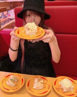 Reina Tanaka Instagram - .
海老🦐海老🍤海老🦐
回転寿司行っても生魚は食べません🐟

基本、海老の味ついた系･軍艦のサラダとか
サイドメニューのフライドポテトを食べます🍟
・‥…━━━☞・‥…━━━☞
#スシロー #🍣
#海老アボカド #海老
#回転寿司