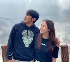 Reiner Manopo Instagram - Aku mah diajak naik aja udah bahagia, apalagi...(lanjutkan)😍
.
.
.
.
>>>>>JANGAN dislide sampe ujung!
.
.
.
.
ntar nanyain yg satunya lg 😝🙈
#adisty #reinermanopo #reinergmanopo #reinergrandiemanopo #adistyjuniar #couplegoals #summit #highking #jalanjalan #nature #santuy
