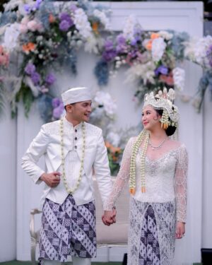 Reiner Manopo Instagram - Terimakasih banyak WO terbaik 😘❤️🥰😍👏🏼
@shofiaahmad_makeup @shofiaahmad_wedding @shofiaahmadwedding.id  #reinermanopo #adistyjuniar #wedding #weddingdress #weddingdecor  #weddingmakeup #weddingmoments