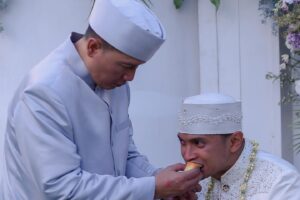Reiner Manopo Instagram - Pelukan hangat papa yang ga pernah bisa reiner lupain. terimakasih papa sudah mengajarkan banyak hal, walaupun kurang dari setahun reiner kenal papa. kayanya ga adil aja gitu baru sebentar kita ketemu, padahal masih banyak yg reiner mau tanyain, masih banyak jg yg mau reiner pelajarin dari papa. tp ternyata Allah lebih sayang sama papa. Papa orang baik insyaAllah husnul khatimah. 
InsyaAllah semua kata2 papa dan janji yg udah kita buat didalam pelukan ini reiner akan selalu ingat seumur hidup!!! 
I LOVE YOU PAPSKY ❤️😎😘
.
.
innalilahiwainnailaihi rojiun telah berpulang ke Rahmatullah Papa Remmy Julian Firman Atmadipura 😘❤️🥰 
23 juli 1974 - 15 september 2023 ❤️❤️❤️
#papsky #superdaddy #papa #love #restinpeace #innalillahiwainnailaihirojiun