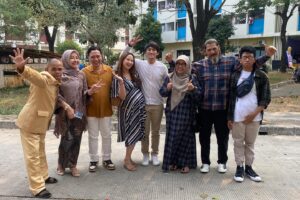 Reiner Manopo Instagram - Pelukan hangat papa yang ga pernah bisa reiner lupain. terimakasih papa sudah mengajarkan banyak hal, walaupun kurang dari setahun reiner kenal papa. kayanya ga adil aja gitu baru sebentar kita ketemu, padahal masih banyak yg reiner mau tanyain, masih banyak jg yg mau reiner pelajarin dari papa. tp ternyata Allah lebih sayang sama papa. Papa orang baik insyaAllah husnul khatimah. 
InsyaAllah semua kata2 papa dan janji yg udah kita buat didalam pelukan ini reiner akan selalu ingat seumur hidup!!! 
I LOVE YOU PAPSKY ❤️😎😘
.
.
innalilahiwainnailaihi rojiun telah berpulang ke Rahmatullah Papa Remmy Julian Firman Atmadipura 😘❤️🥰 
23 juli 1974 - 15 september 2023 ❤️❤️❤️
#papsky #superdaddy #papa #love #restinpeace #innalillahiwainnailaihirojiun