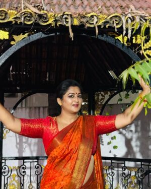 Rekha Krishnappa Instagram - Posing 😍🤩

Comment which one is best.😊

#loveforthesong #posingtips #poses #shootinglocation #happiness #artist #artistelife