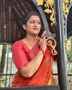 Rekha Krishnappa Instagram - Posing 😍🤩

Comment which one is best.😊

#loveforthesong #posingtips #poses #shootinglocation #happiness #artist #artistelife