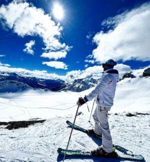 Rémi Notta Instagram - Un peu de neige après presque 4 ans de soleil consécutif cela fait toujours du bien 😎😍 #waou #winter #love