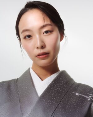 Ren Komai Instagram - 👘

Camera: @shunar50 
Styling: @murata___techi 
Hair & Makeup: @har__hm 

着物、一つ一つに味わいと物語があって惹かれます…💠