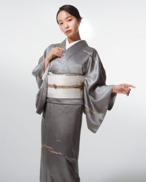 Ren Komai Instagram - 👘

Camera: @shunar50 
Styling: @murata___techi 
Hair & Makeup: @har__hm 

着物、一つ一つに味わいと物語があって惹かれます…💠