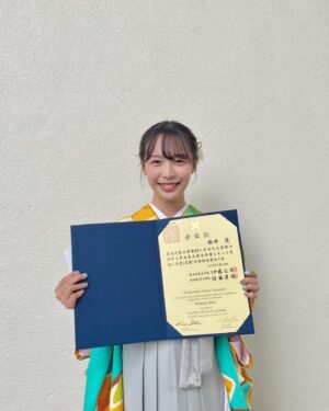 Ren Komai Instagram - -

本日、無事大学を卒業しました🎓

今までお世話になった皆様、
学生生活を支えてくださった皆様、
全ての方に感謝申し上げます🌸

卒業式では、マングローブと伸び代のお話が記憶に残りました。

これからも、どうぞ応援よろしくお願い致します🌸
