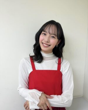 Ren Komai Instagram - -

#駒井蓮のニポミン ！公開収録🍎

りんご節を唄わせて頂くということで🍎
そして公開収録おめでたい！ということで🍎
真っ赤な衣装👀

Styling: @sakura___tsukada