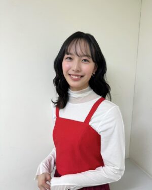 Ren Komai Instagram - -

#駒井蓮のニポミン ！公開収録🍎

りんご節を唄わせて頂くということで🍎
そして公開収録おめでたい！ということで🍎
真っ赤な衣装👀

Styling: @sakura___tsukada