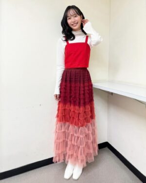 Ren Komai Instagram - -

#駒井蓮のニポミン ！公開収録🍎

りんご節を唄わせて頂くということで🍎
そして公開収録おめでたい！ということで🍎
真っ赤な衣装👀

Styling: @sakura___tsukada