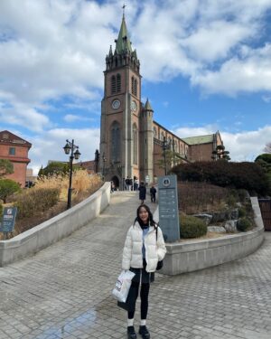 Ren Komai Instagram - -

#ddp 
#명동성당 
#별마당도서관 
#낙산공원 

ビビン麺もカルグクスもチキンも美味しかったーーー🍗

ナクサン公園の階段が長過ぎたけれど…
ソウルを一望できる夜景は本当に綺麗だった

ソウルって都会と田舎が良い具合に混ざり合っていて
とても心地良い街だなと思います🌃