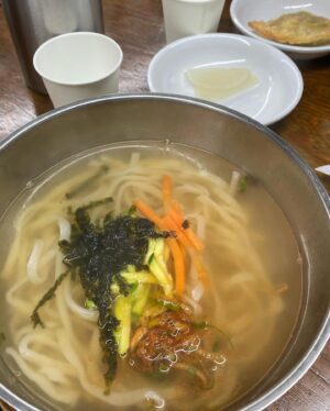 Ren Komai Instagram - -

#ddp 
#명동성당 
#별마당도서관 
#낙산공원 

ビビン麺もカルグクスもチキンも美味しかったーーー🍗

ナクサン公園の階段が長過ぎたけれど…
ソウルを一望できる夜景は本当に綺麗だった

ソウルって都会と田舎が良い具合に混ざり合っていて
とても心地良い街だなと思います🌃