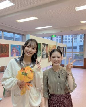 Ren Komai Instagram - -

#先生さようなら 第5話ありがとうございました🌸

高校生パートは今回で終わりですが、この後も引き続き、未来へ繋がっていく時間、見守ってください😌

今じゃ分からないことも、10代の無鉄砲さはやり遂げてしまう。
そんなかけがえの無い10代の時間を体験しました☘️

北香那ちゃんとは、実は芸能を始めた初仕事で一緒だったので
とっても感慨深かったです☺️とっても素敵な方☺️