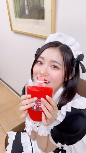 Rena Hasegawa Instagram - 血液血液🩸

#邪神ちゃんドロップキック 
#アトレ
#献血
#ヴァンパイア
#メイド
#メイド服
#声優