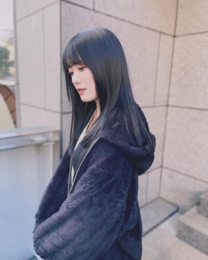 Rena Hasegawa Instagram - 黒髪に戻りました🖤　#黒髪　#ロングヘア #声優