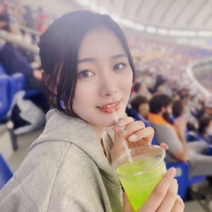 Rena Hasegawa Instagram - 野球はプレイするのも観るのもだいすき〜♡

因みに今日は、野球の試合をしてから野球の試合を観戦しに行きました！笑

【これぞ　野球三昧】

#野球
#野球女子
#baseball
#bbg 
#声優