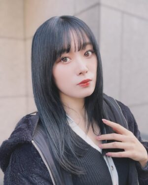Rena Hasegawa Instagram - 黒髪に戻りました🖤　#黒髪　#ロングヘア #声優