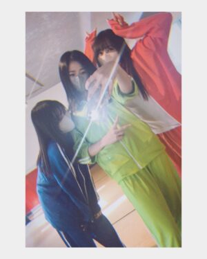 Rena Hasegawa Instagram - Tokyo 7th シスターズ2053 1st LIVE
よろしくお願い致します！
ライブ前にリハーサル時のRoots.オフショット写真を投稿しちゃいます📸

リハーサル期間中は、気づいたら2人のことを思う日々が続いていました！
2人はステージへの思いが本当に素敵で、ダンス・歌をギリギリまで3人で確認し合ってました。（明日もします！）

ちゃんとやる時・ふざける時とスイッチの切り替えが出来るのがRoots.の魅力だなと思います☺️

レッスン後は、一緒にご飯食べたり・ゲームセンターに行ったり・お買い物したり・ほぼ毎日連絡取り合っていたりと、お陰様で言いたいことを正直に言える仲になりました✌️

きっと、本番当日は楽しく楽しくてRoots.楽屋はうるさいんじゃないかと思います😂

2053の初めての単独LIVE‼︎精一杯頑張ります！
よろしくお願い致します💜

#t7s #ナナシス　#roots 
#天野聡美
#橘一花
#声優