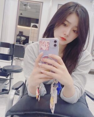Rena Hasegawa Instagram - 新しい携帯ケースをずっと探してる📱💭