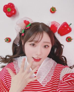 Rena Hasegawa Instagram - 赤い食べ物といえば？💭

#カルコメ
#舞台
#声優
#red