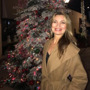 Rena Riffel Instagram - I love my new Winter coat 💗 Thank you @femmeluxeusa❣️Great Holiday fashion at Black Friday prices 💸#luxegalusa #fashion #fashionblogger