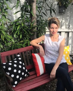 Rena Riffel Instagram - Here is a creative idea for sustainable fashion 🦋 Many ideas to make some fun, artistic projects at home! Blouses out of piano runners, napkins, scarves, etc. These blouses were created by Carla Itkin 🦄 inspiration from @materialworldco #sustainablefashion #sustainableliving #sustainability #fashion #clothes #blouse #jeans #model #modeling #projects #makestuff