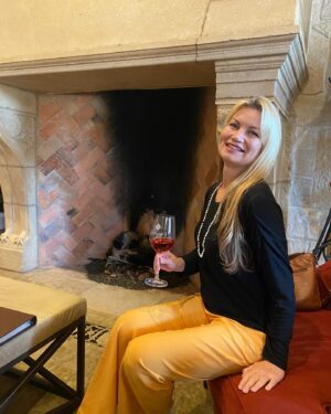 Rena Riffel Instagram - Celebrating the release of Art And Wine Magazine at Allegretto. Entertainment by Ayrton 🎵 #saturday