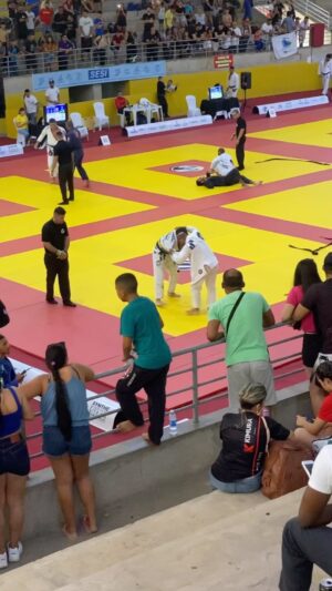 Renan Barão Instagram - A vontade de vencer 🔥🔥

Mais um dia aprendendo e se divertindo 🥋🥋❤️

#jiujitsuforever