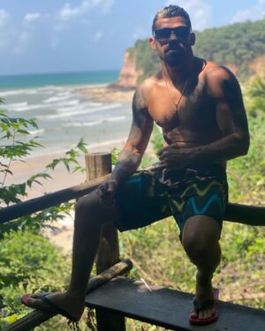 Renan Barão Instagram - Sigo a vida tranquilo 😎🤟