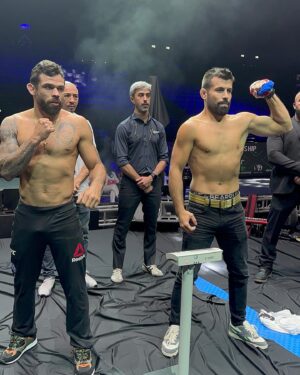 Renan Barão Instagram - we are back to war . 🙏👊💪🏼