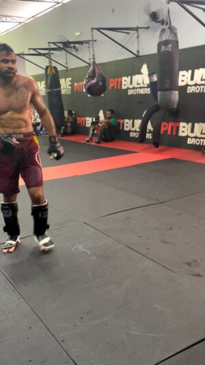 Renan Barão Instagram - Ninguém tem  vida fácil vamos trabalhar né 🤪🤪