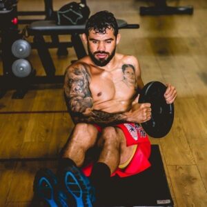 Renan Barão Instagram - O trabalho não está terminado seguimos firme e forte 💪🏼