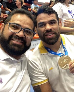 Renan Barão Instagram - Hoje foi dia de comemorar 60 anos do Palácio dos Esportes e nesse evento tive a honra de receber do Prefeito e do Secretário de Esportes De Natal (@alvarodiasrn e @rafaelmottarn ) uma homenagem em reconhecimento a minha história no esporte. Sou grato pelo reconhecimento e tenho orgulho de representar minha cidade Natal/RN.