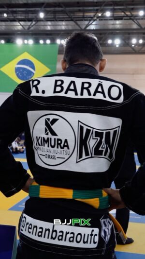 Renan Barão Instagram - Ex Campeão do UFC @renanbaraoufc mostrou que o jiu-jítsu tá afiado no INTERNACIONAL MASTER @ibjjf 🔥

🎥 @bjjpix