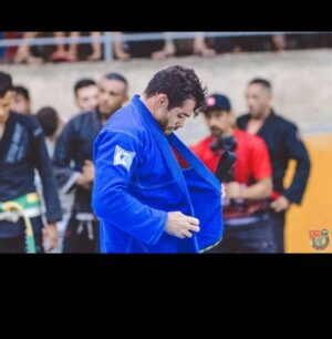 Renan Barão Instagram - “A vida e uma pergunta , e como vivemos e a resposta”.

#RB #GUIADOPORDEUS #kznjardins #jiujitsu