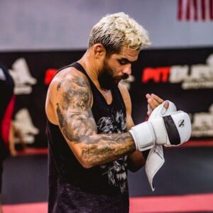 Renan Barão Instagram - Se você quer paz, prepare-se pra guerra 👊🥋🔥