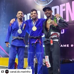 Renan Barão Instagram - #Repost @canal.do.marinho with @make_repost
・・・
Faixa-preta número 100 de Dedé Pederneiras, pupilo de Jair Lourenço, ex-campeão mundial galo do UFC e, enquanto ostentava o cinturão já foi considerado por Dana White o melhor lutador peso-por-peso do mundo.

Renan Barão voltou neste domingo às competições de quimono e foi o campeão do prestigiado evento potiguar Pro Open de JJ.

Bom demais ver vc novamente no topo e com o ouro @renanbaraoufc !!
💮🥋

#RB #kznjardins #GuiadoporDeus #jiujitsu