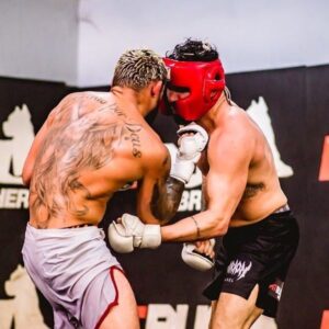Renan Barão Instagram - Transforme sua vida em um constante aprendizado e com as pedras no seu caminho construa um muro bem grande.

Dia de sparing com o rei do nocaute @patrickypitbull oss 👊🔥💪🏼