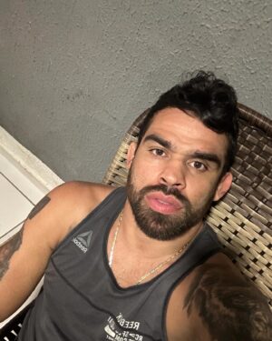 Renan Barão Instagram - Sonhos sem objetivos são apenas sonhos.

#dreams #GuiadoporDeus #fe 🙏