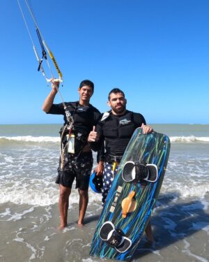 Renan Barão Instagram - Dia incrível ao lado de pessoas incríveis em Maracajau arriscando em uma nova modalidade agora no kitesurfing com o melhor instrutor @danio_esportes 🪁