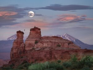 Renan Öztürk Instagram - Moonwalk collection with the moab monkeys.

Creativity, landscape and community!

@expedition.studios @sketchyandylewis @slacklhighning @thehomiehome @sylvanslacks @rudy.le @taylorfreesolo #sonyalpha